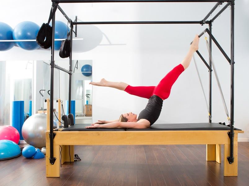mujer_pilates_maquina